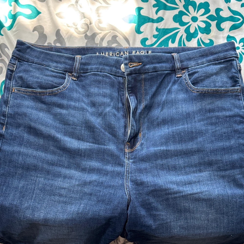 American Eagle Outfitters Women’s medium wash High-Rise Jeggings